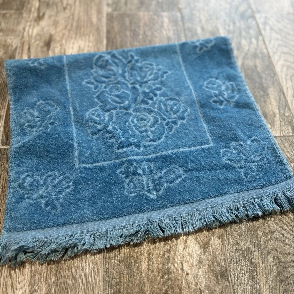 VTG Fieldcrest Hand Towel Blue Cotton Sculpted 60s 70s Floral MCM Fringe